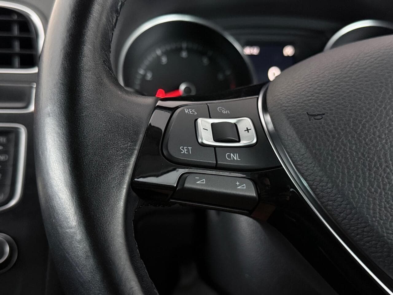 Volkswagen Polo thumbnail Misc Controls