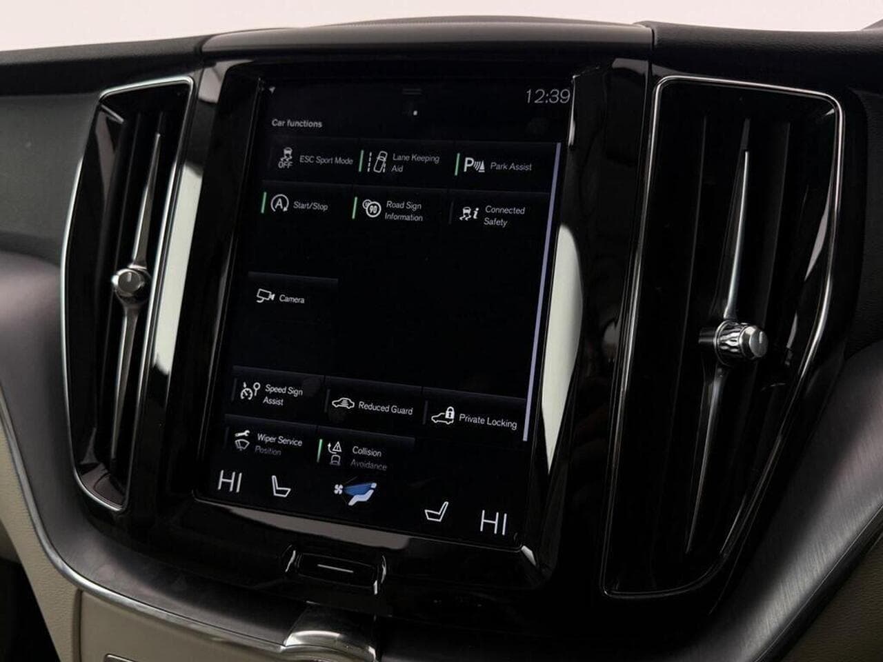 Volvo XC60 thumbnail Infotainment System