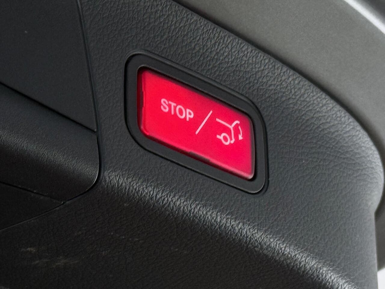 Mercedes-Benz GLA thumbnail Misc Controls