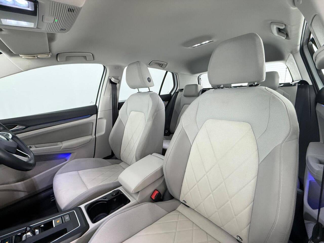 Volkswagen Golf thumbnail Seat Front Passenger