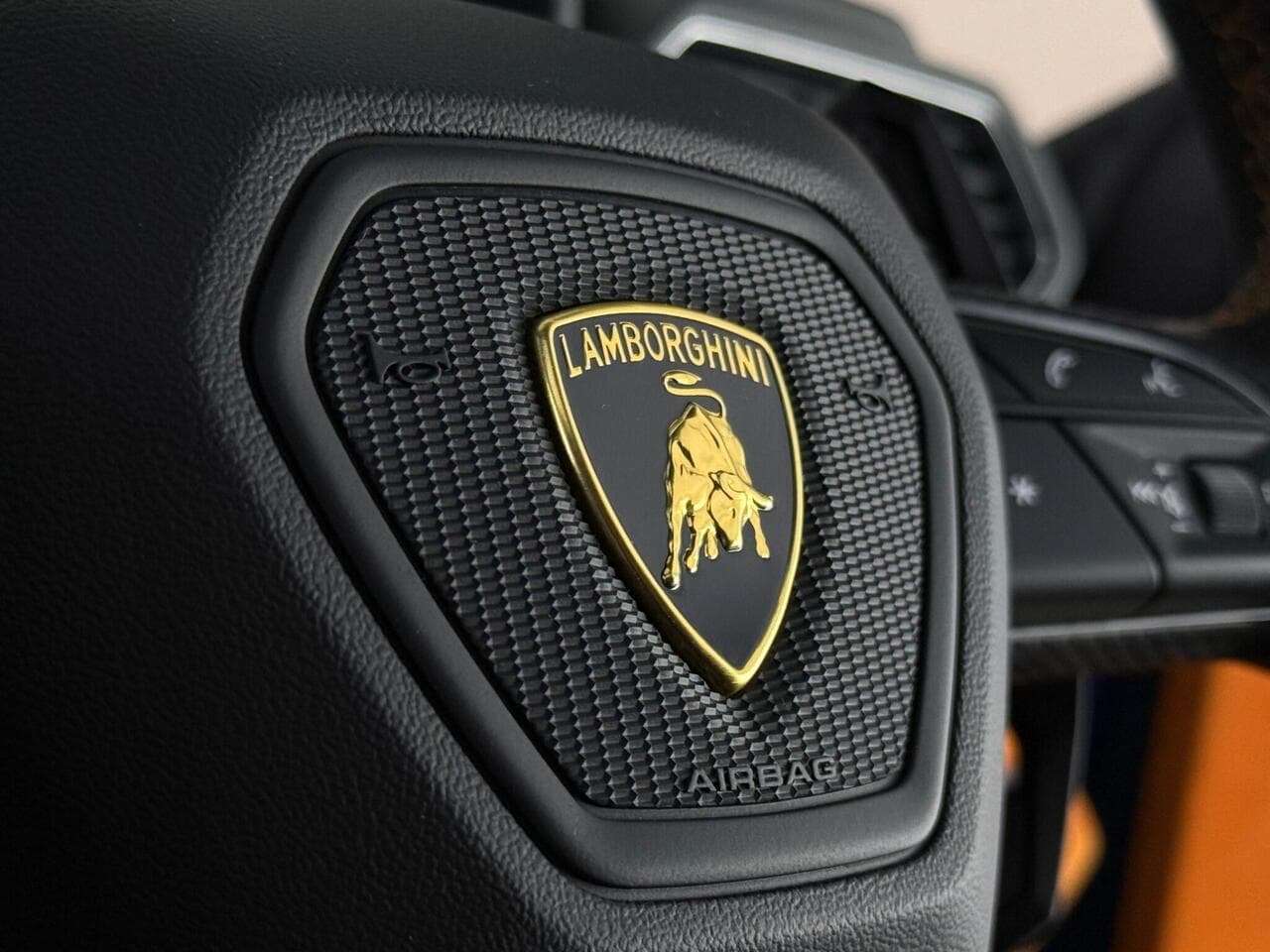 Lamborghini Urus thumbnail Inconclusive