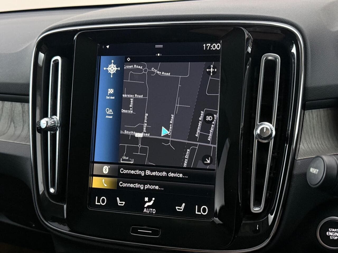 Volvo XC40 thumbnail Infotainment System