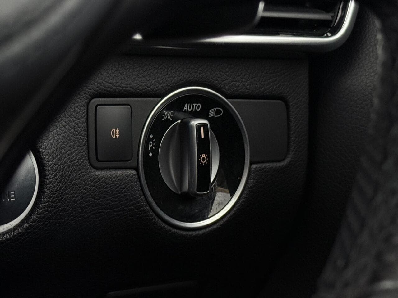 Mercedes-Benz GLS thumbnail Misc Controls