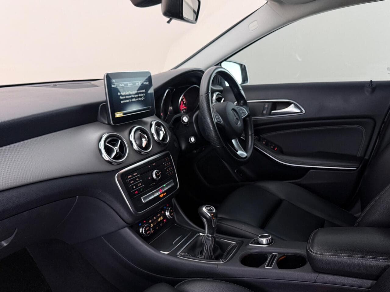 Mercedes-Benz GLA thumbnail Interior Front