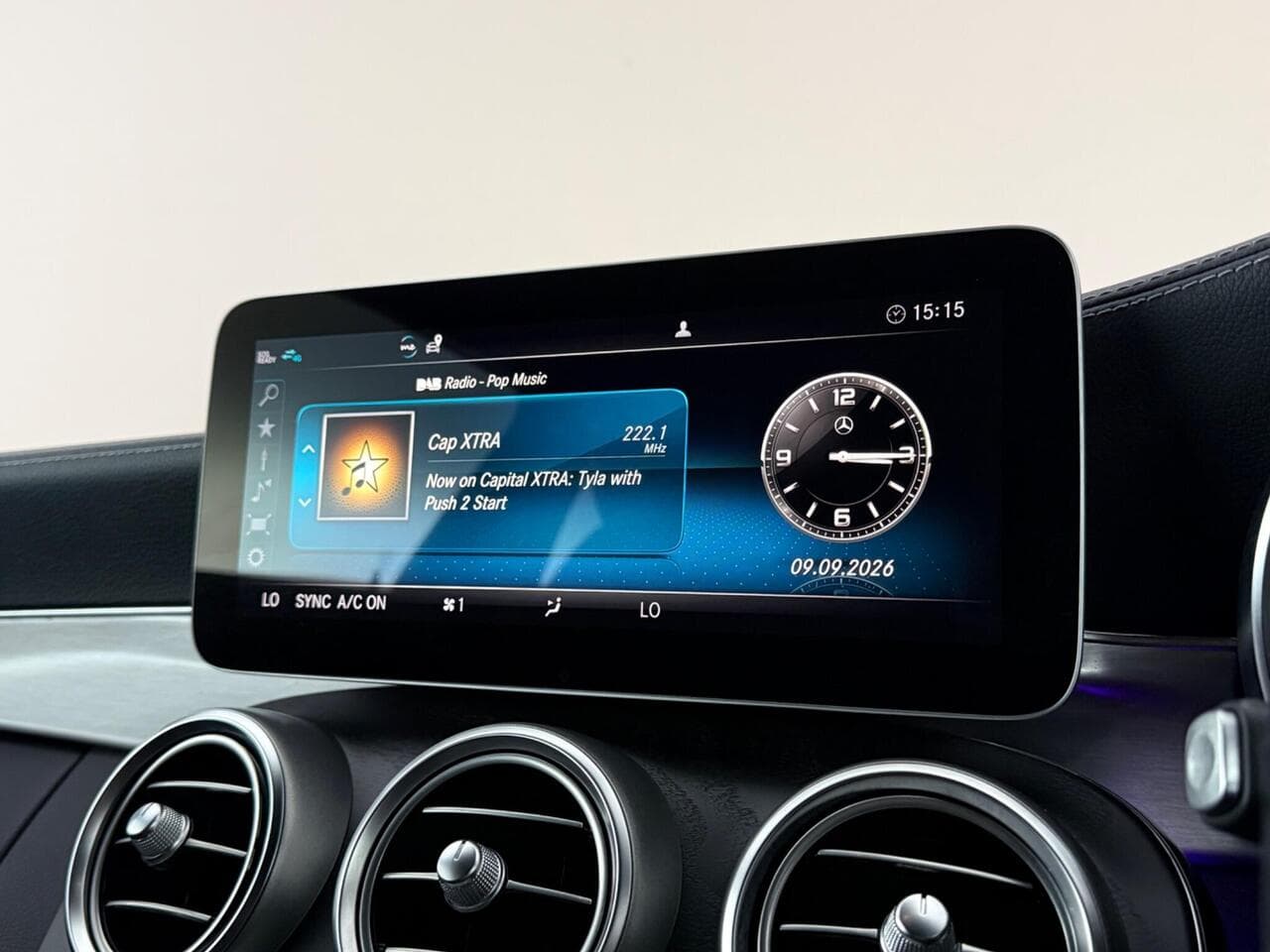 Mercedes-Benz C Class thumbnail Infotainment System
