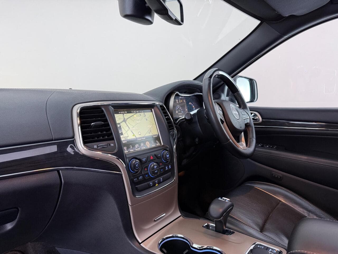 Jeep Grand Cherokee thumbnail Interior Front