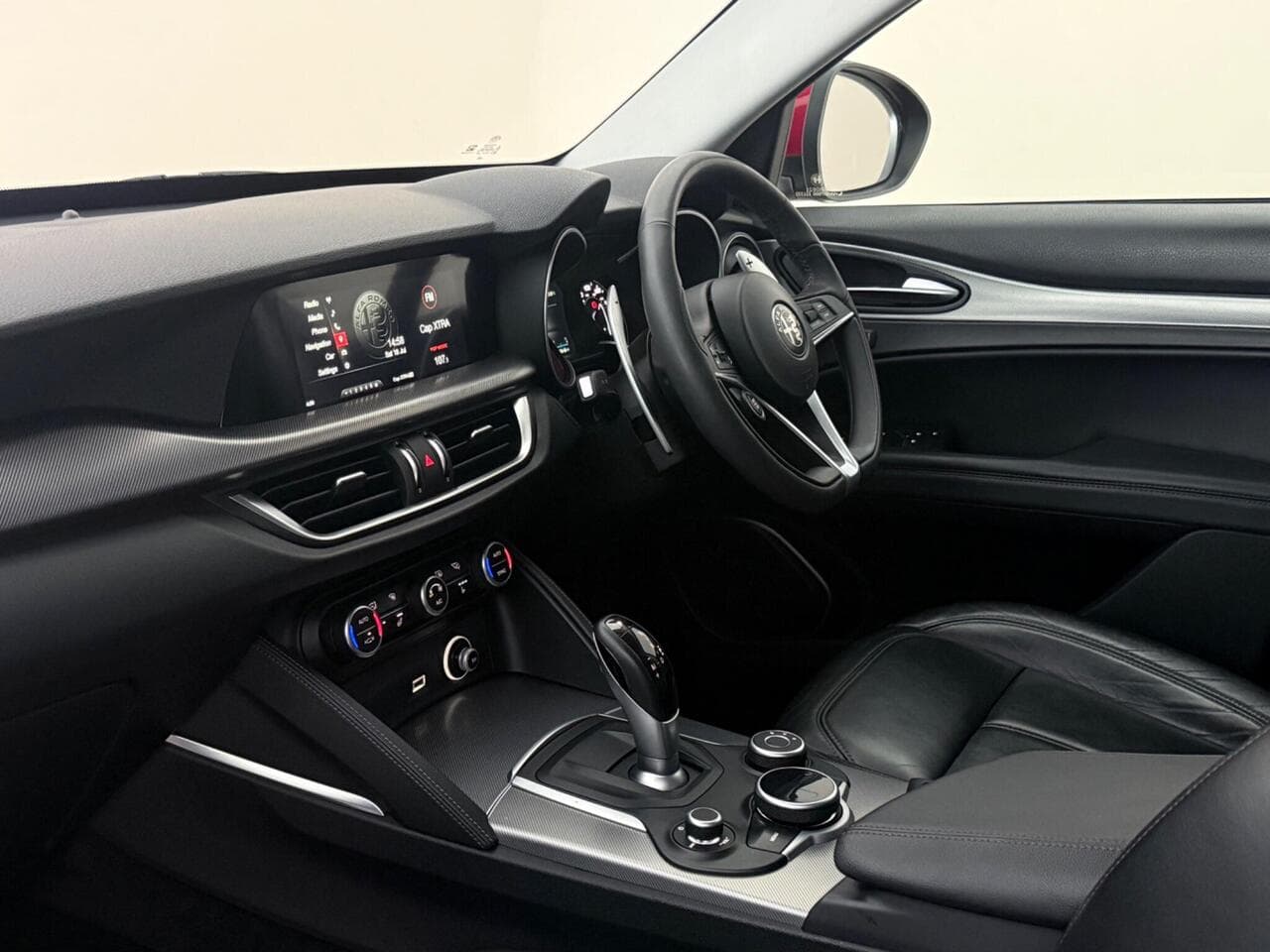 Alfa Romeo Stelvio thumbnail Interior Front