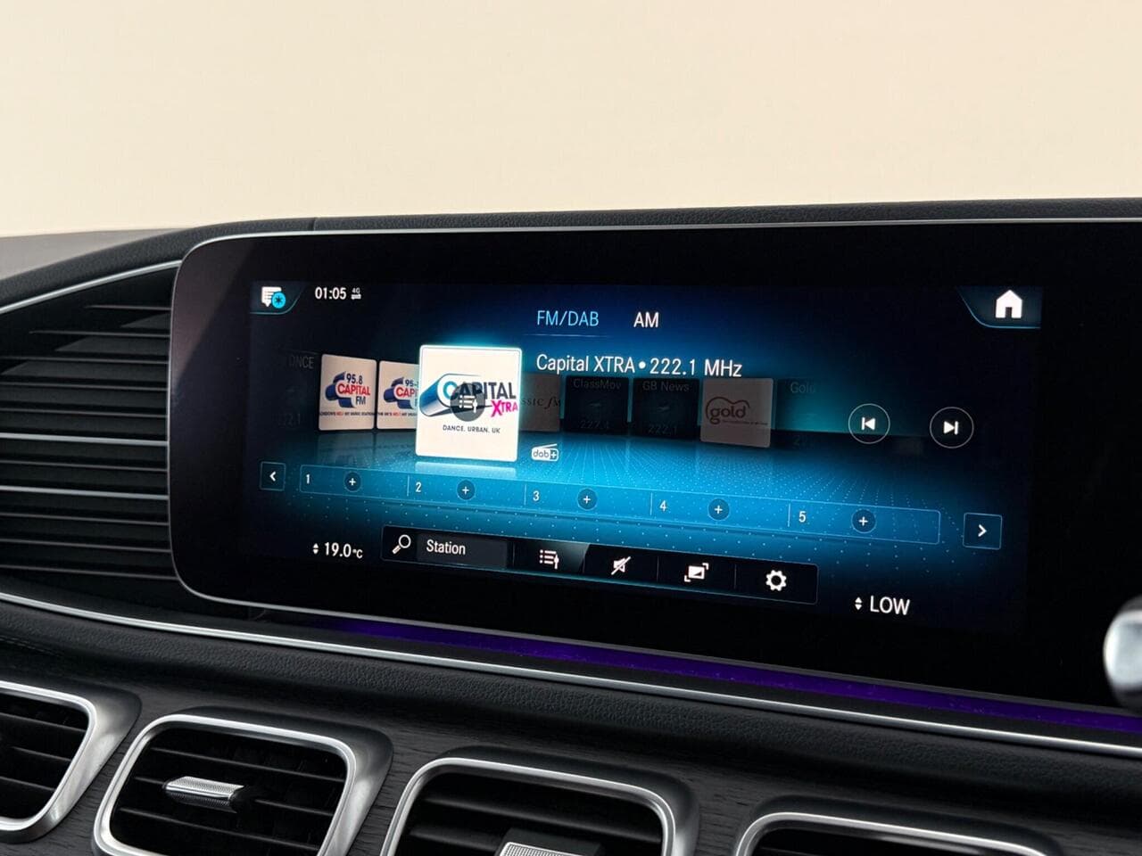 Mercedes-Benz GLE thumbnail Infotainment System