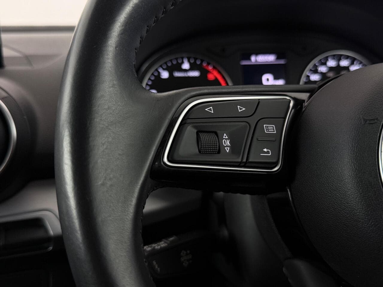 Audi Q2 thumbnail Misc Controls