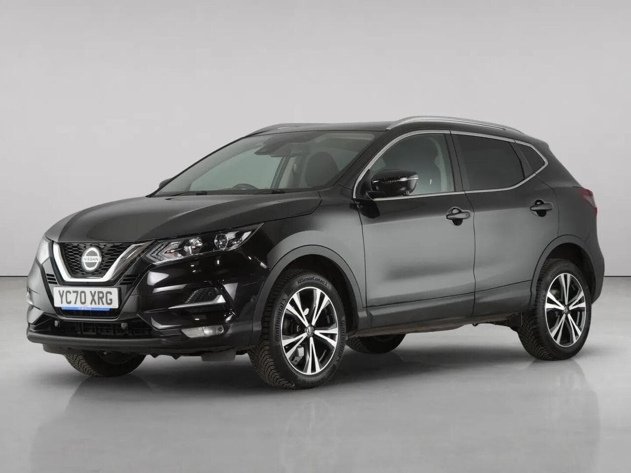 Nissan Qashqai thumbnail Front Left