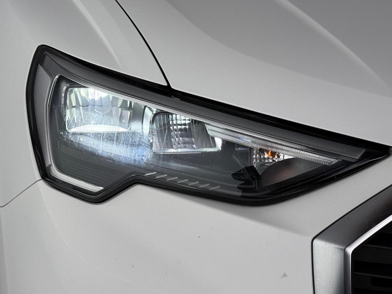 Audi Q3 thumbnail Lights Front