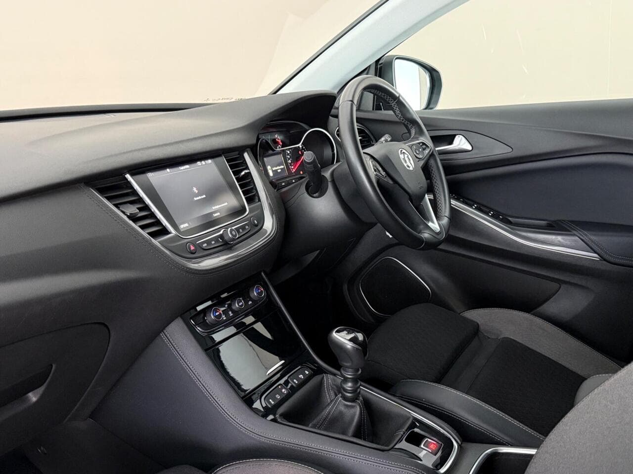 Vauxhall Grandland X thumbnail Interior Front