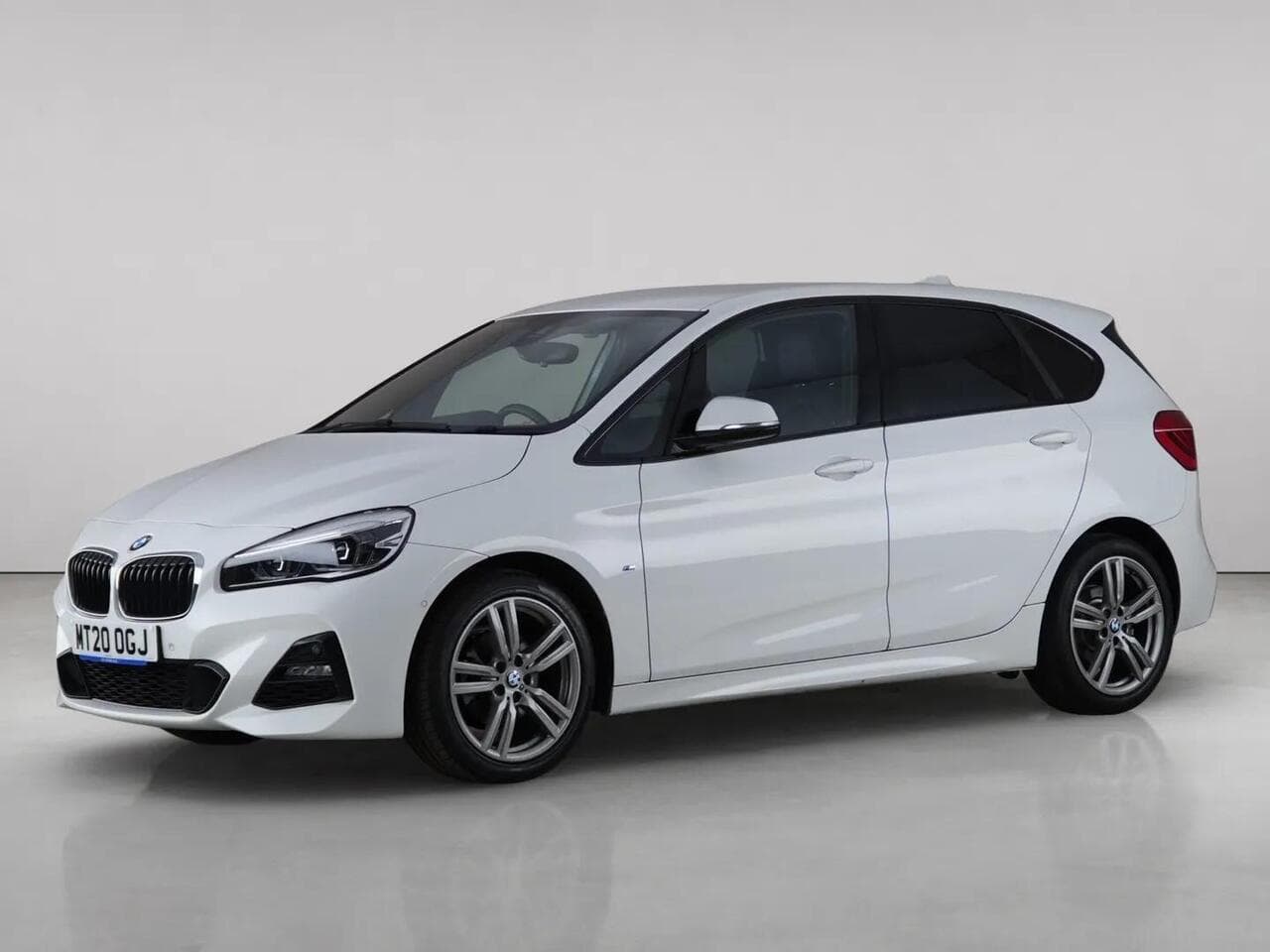 BMW 2 Series Active Tourer thumbnail Front Left