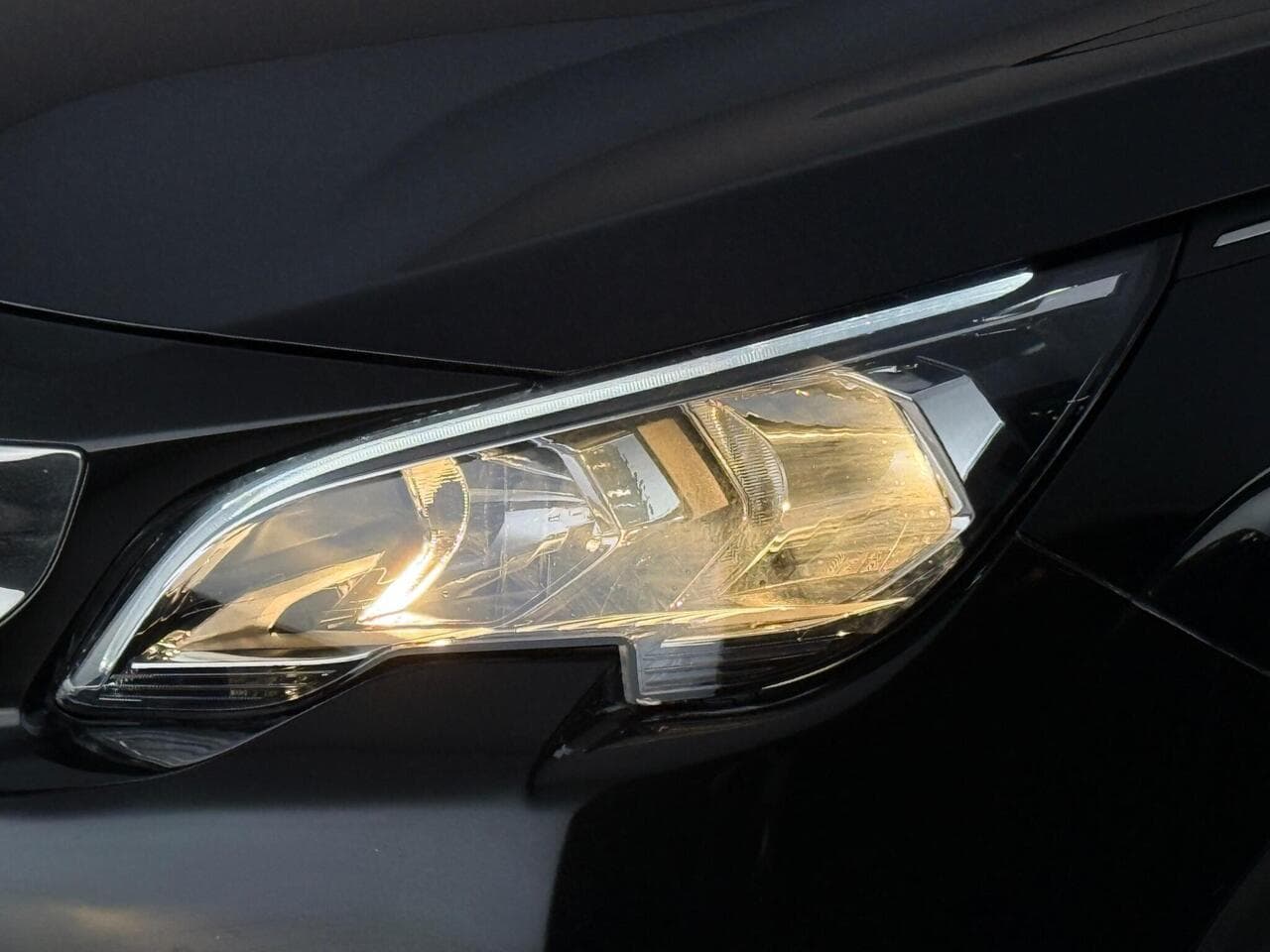 Peugeot 5008 thumbnail Lights Front