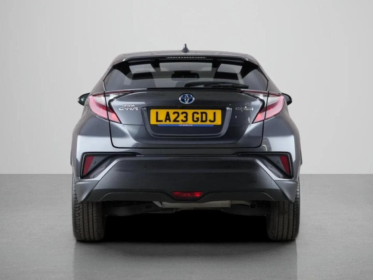 Toyota C-HR thumbnail Rear