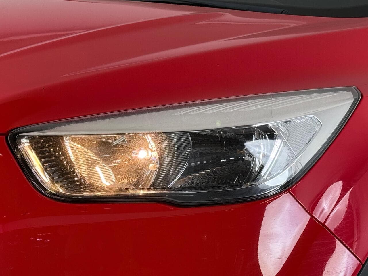 Ford Kuga thumbnail Lights Front