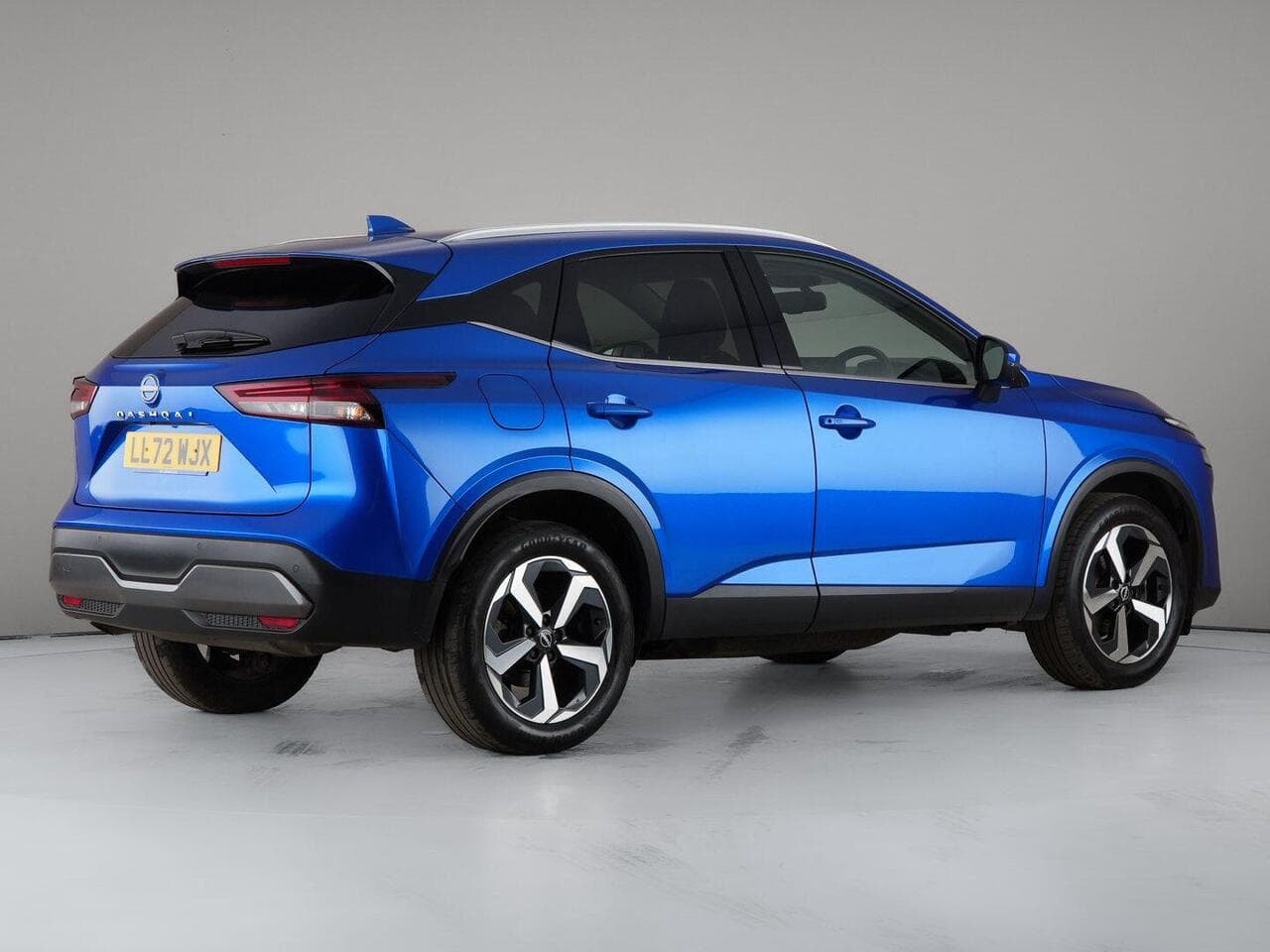 Nissan Qashqai thumbnail Side Right