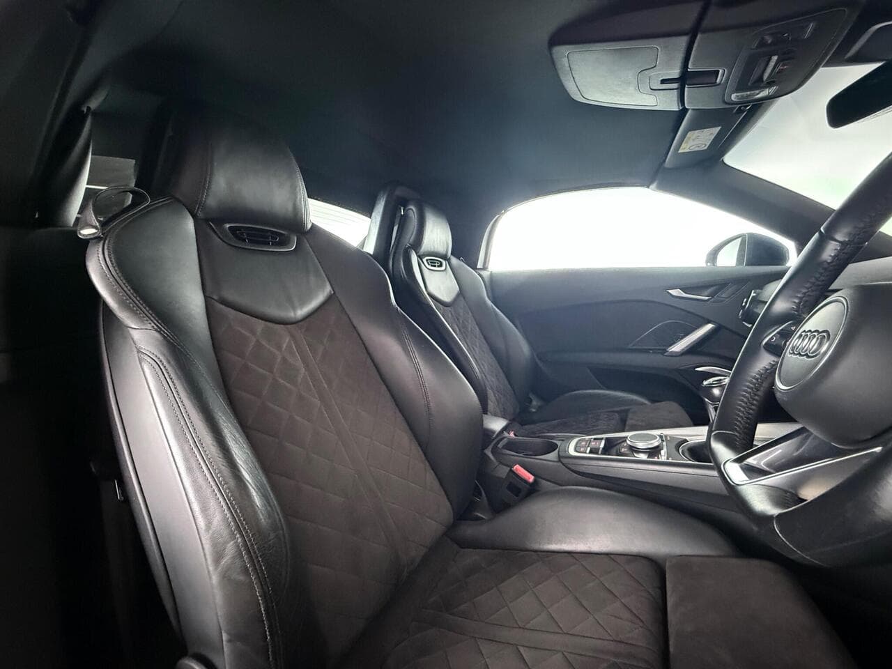Audi TT thumbnail Seat Driver