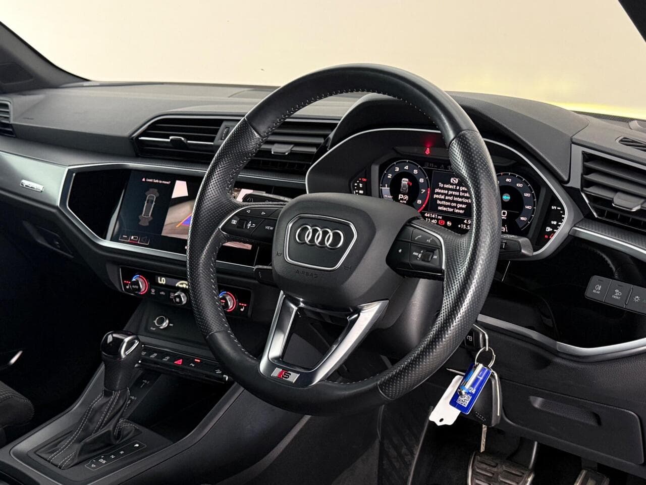 Audi Q3 thumbnail Steering Wheel