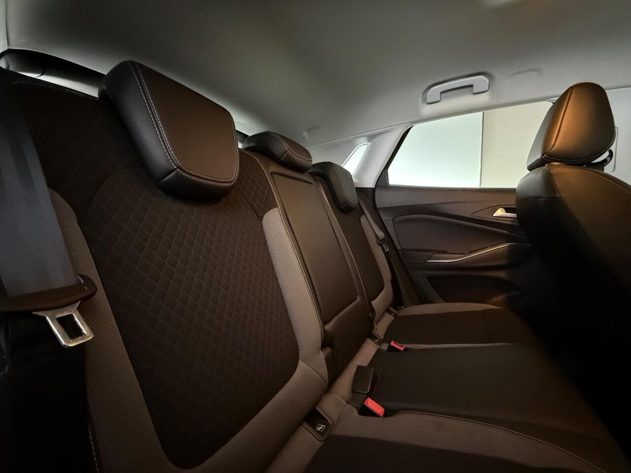 Vauxhall Grandland X thumbnail Seats Rear