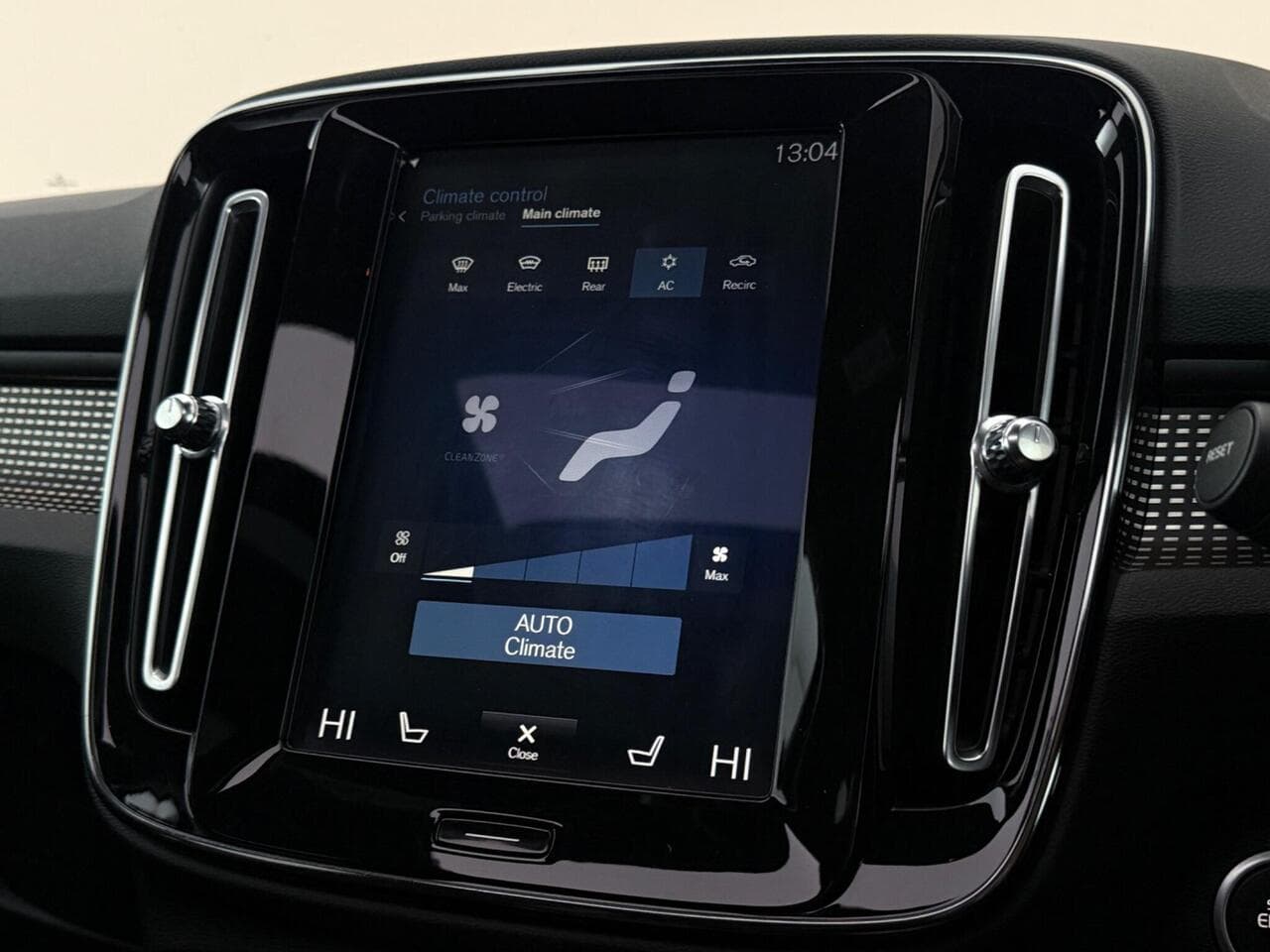 Volvo XC40 thumbnail Infotainment System