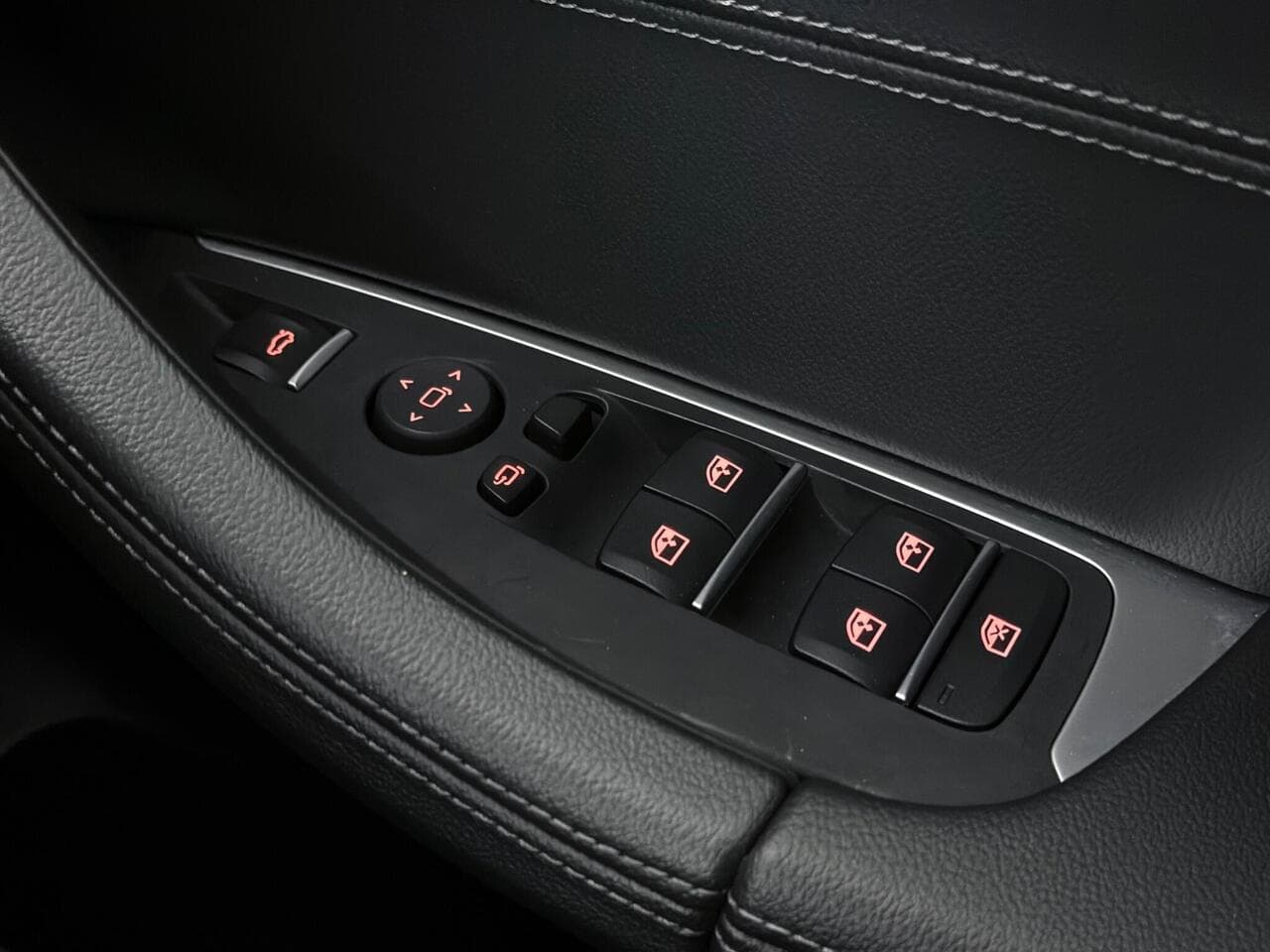 BMW X4 thumbnail Misc Controls
