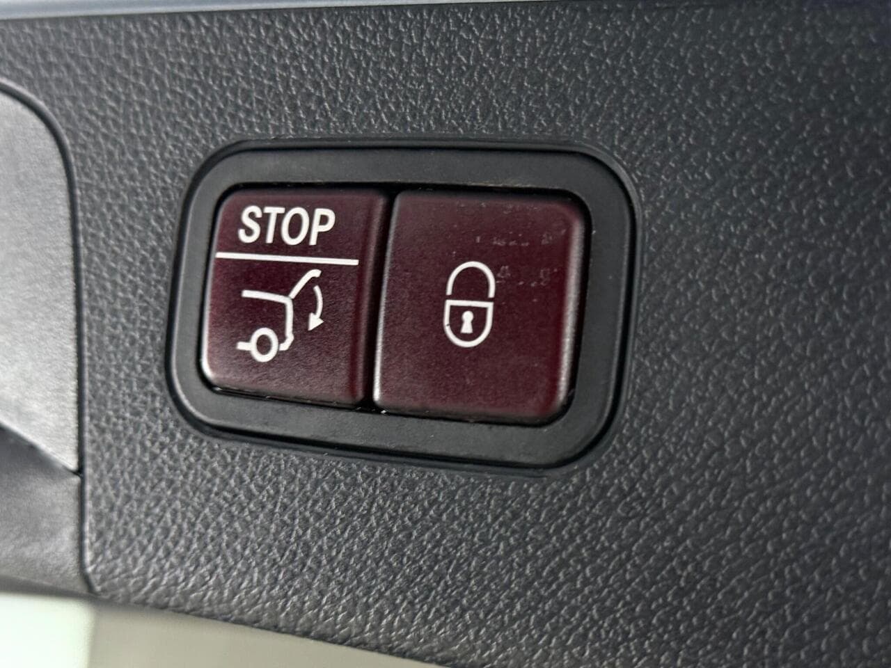 Mercedes-Benz GLC thumbnail Misc Controls