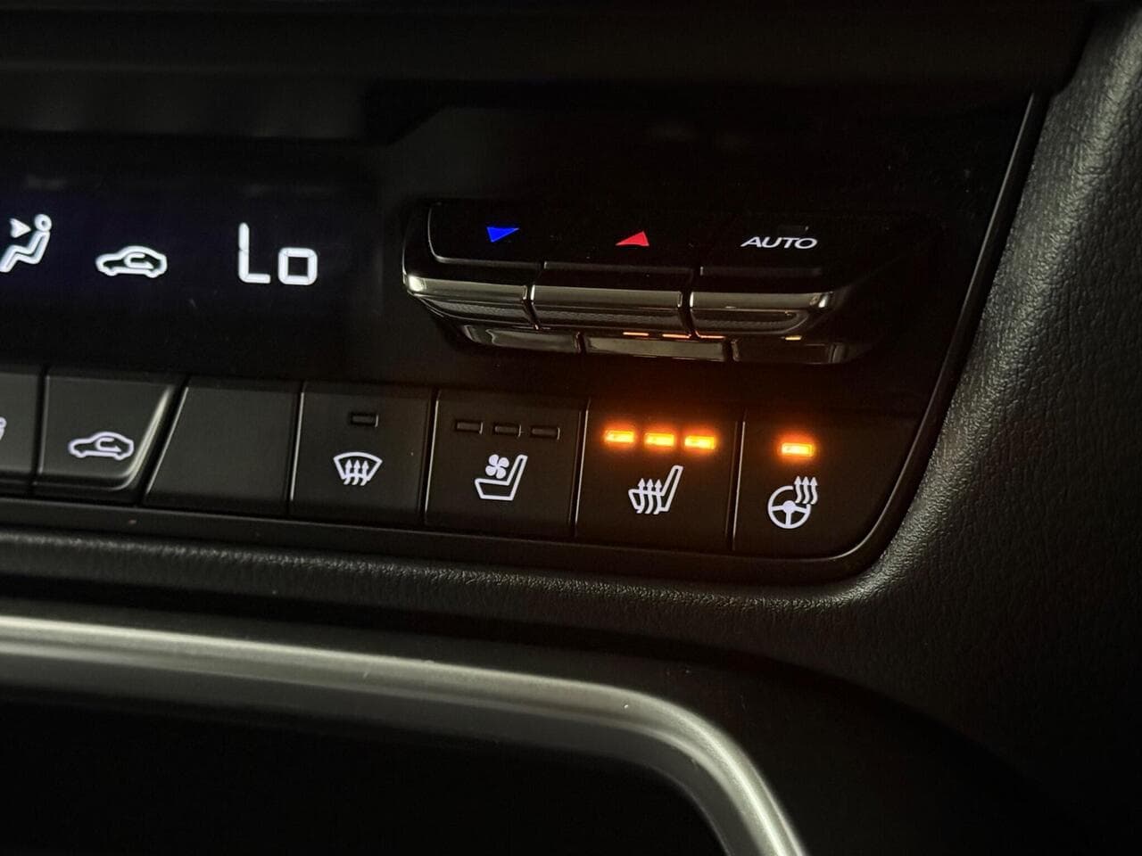 Mazda CX-60 thumbnail Misc Controls
