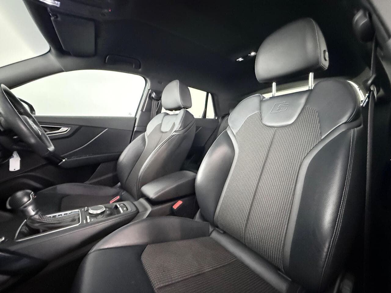Audi Q2 thumbnail Seat Front Passenger