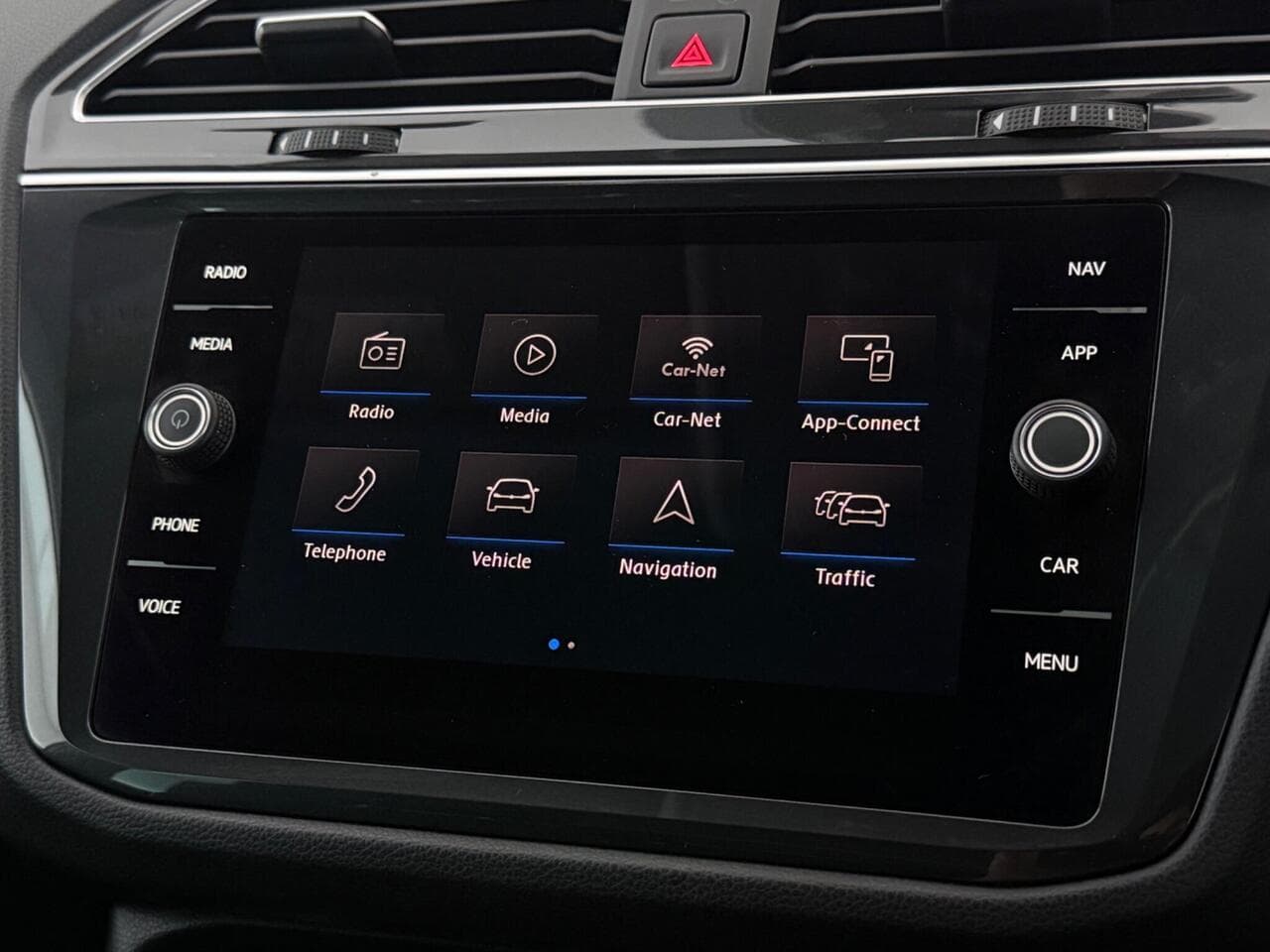 Volkswagen Tiguan thumbnail Infotainment System