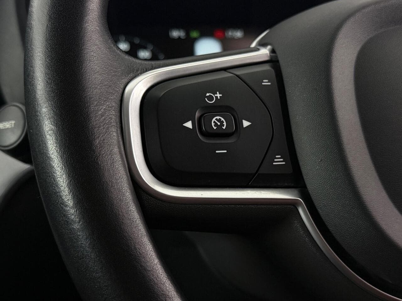Volvo XC60 thumbnail Misc Controls
