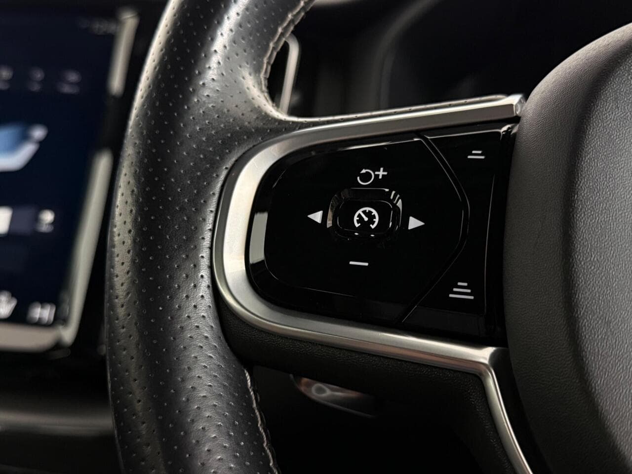 Volvo XC60 thumbnail Misc Controls