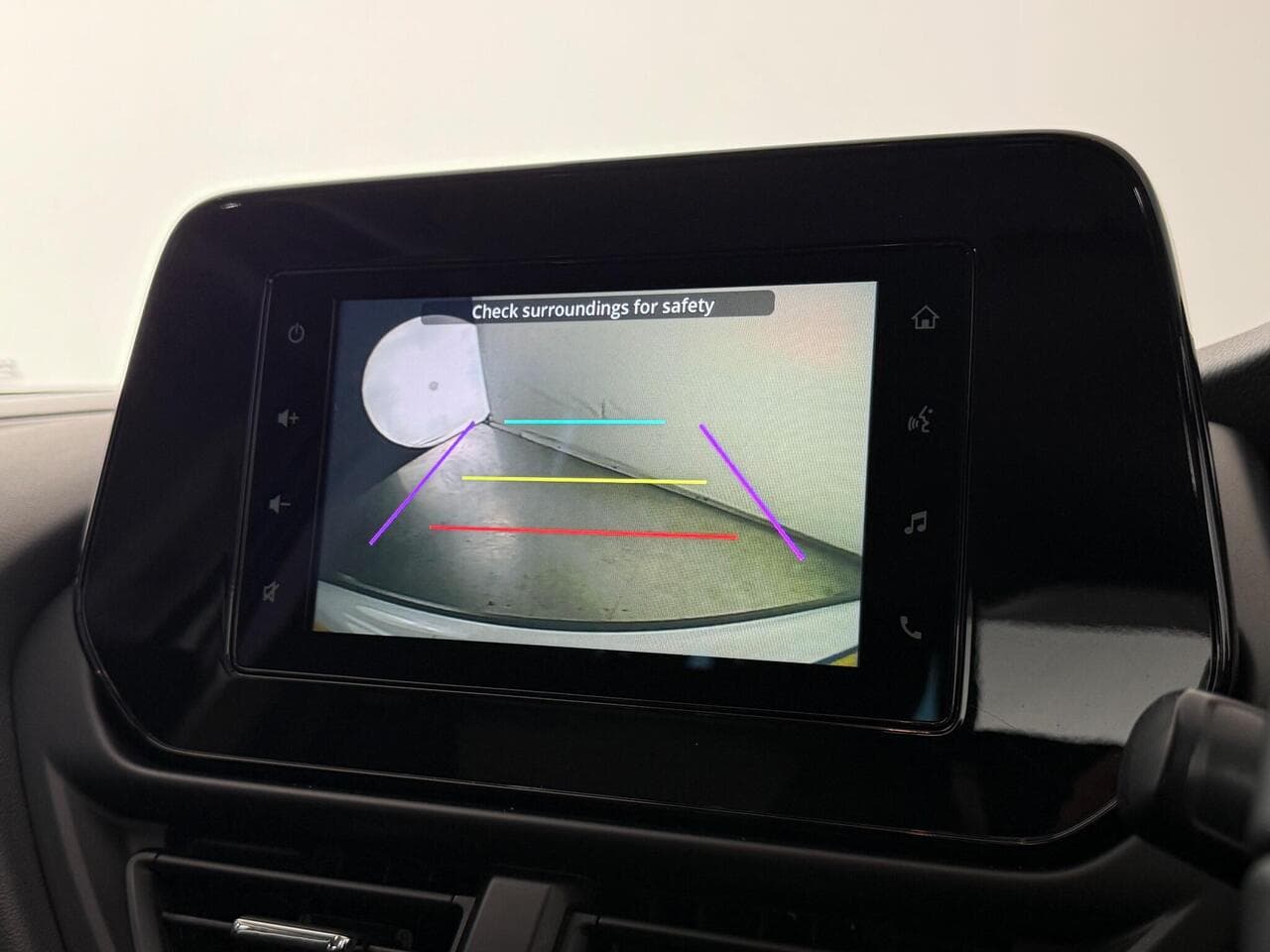 Suzuki S-Cross thumbnail Infotainment System