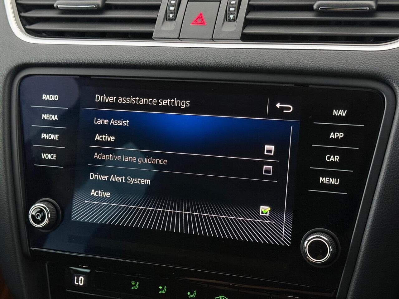 Skoda Octavia thumbnail Infotainment System