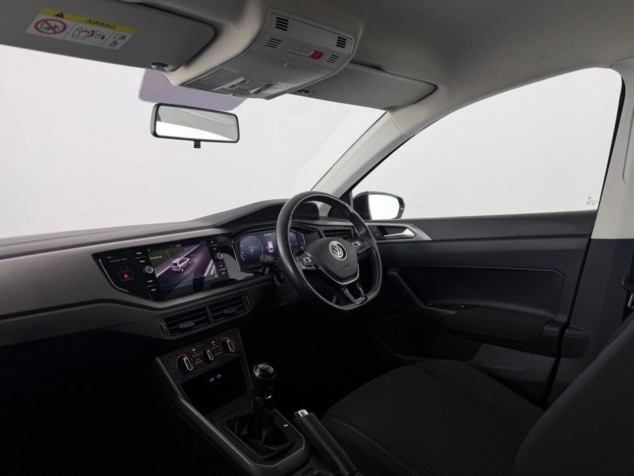 Volkswagen Polo thumbnail Interior Front