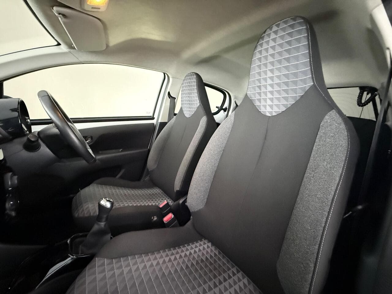 Peugeot 108 thumbnail Seat Front Passenger