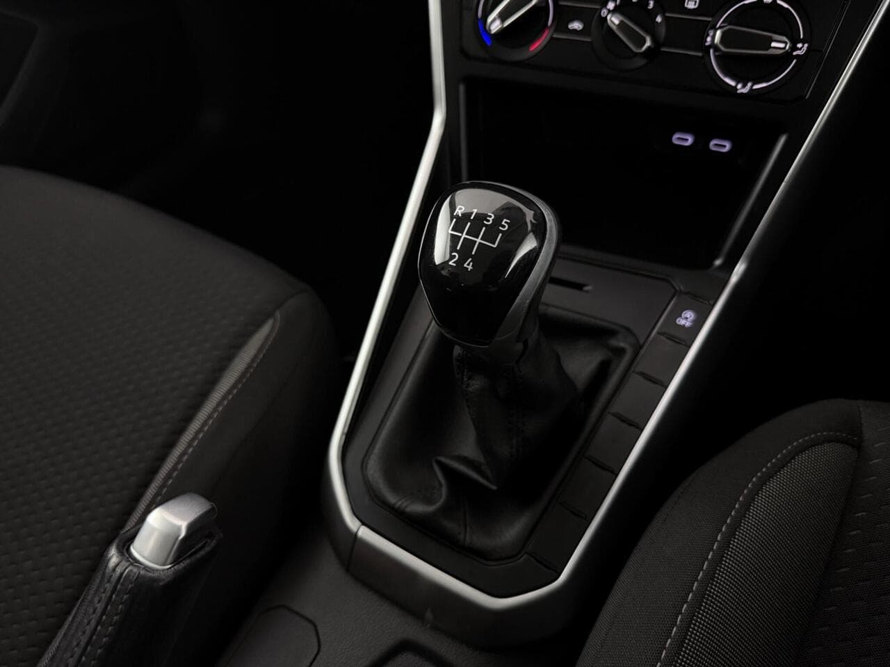 Volkswagen Polo thumbnail Interior Front