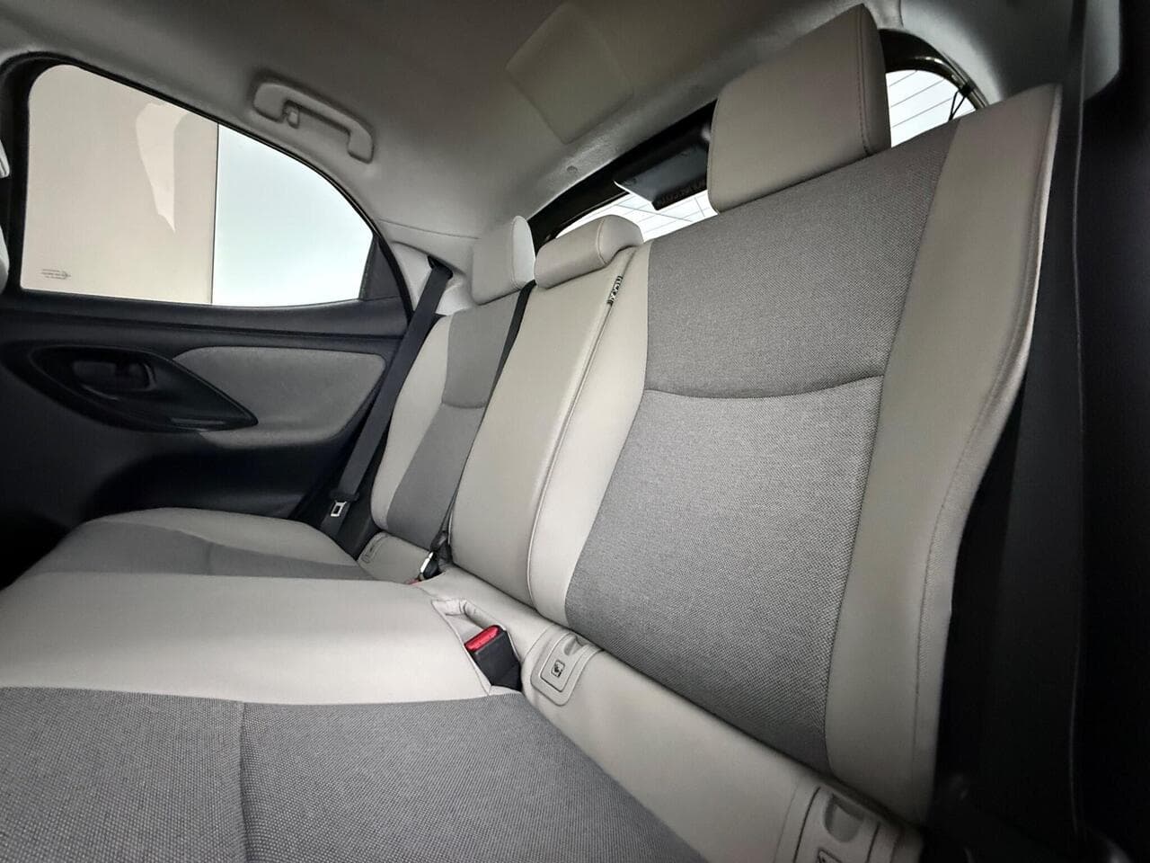 Toyota Yaris thumbnail Seats Rear
