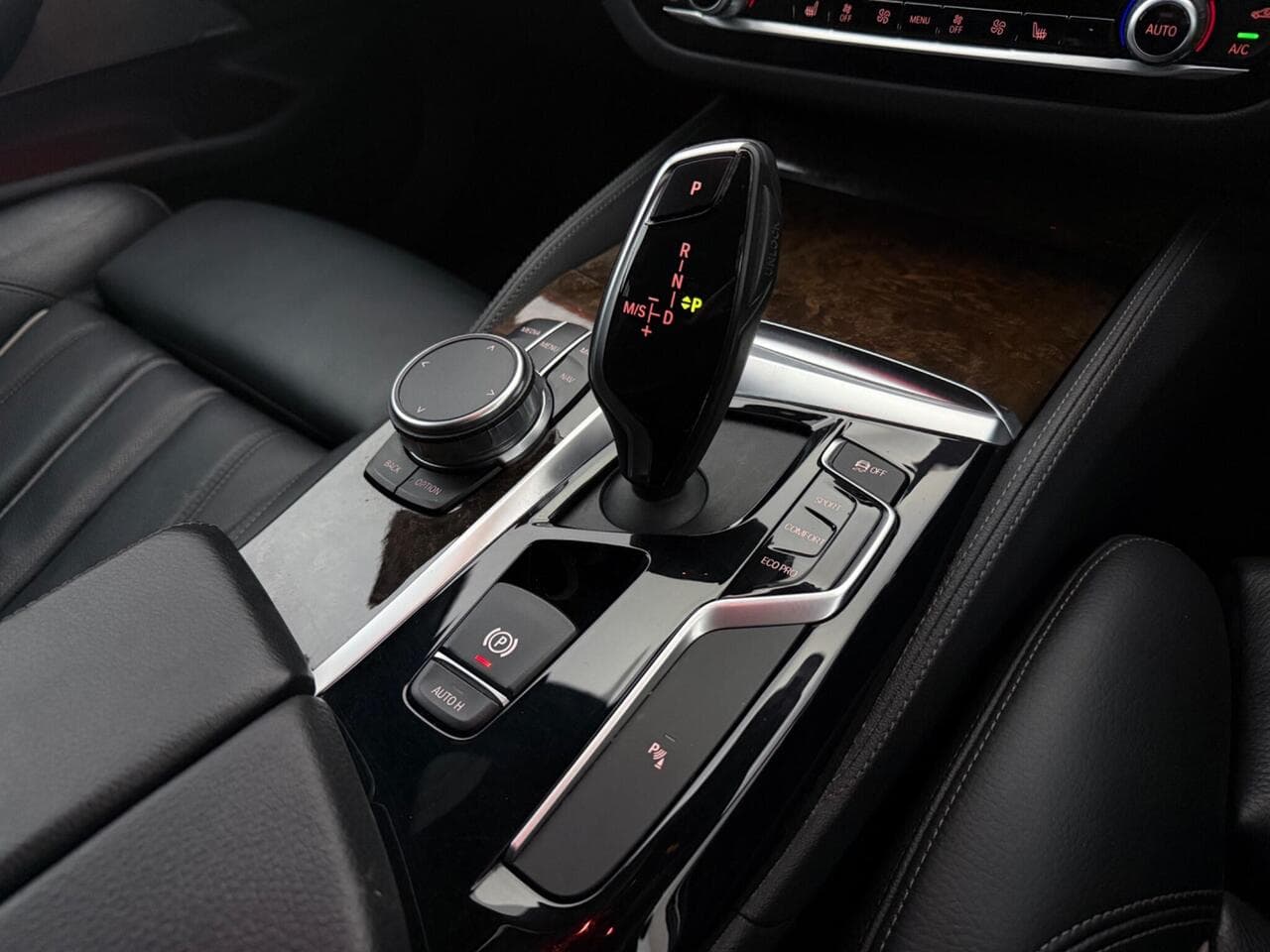 BMW 5 Series thumbnail Interior Front