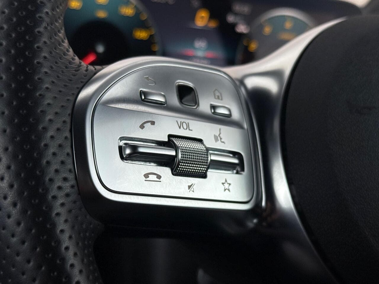 Mercedes-Benz CLA thumbnail Misc Controls