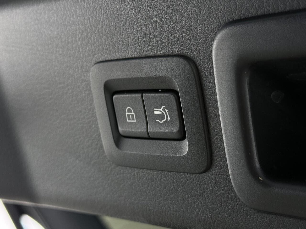 Mazda CX-30 thumbnail Misc Controls