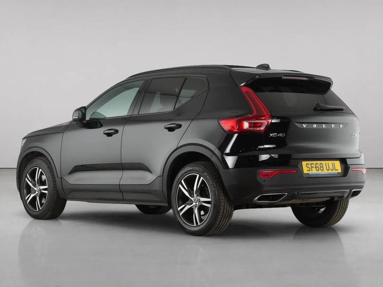 Volvo XC40 thumbnail Rear Left