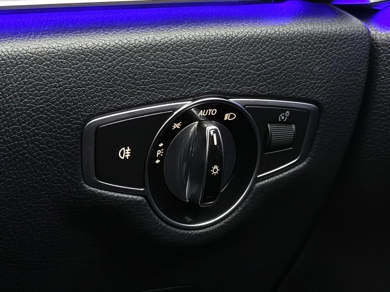 Mercedes-Benz E Class thumbnail Misc Controls