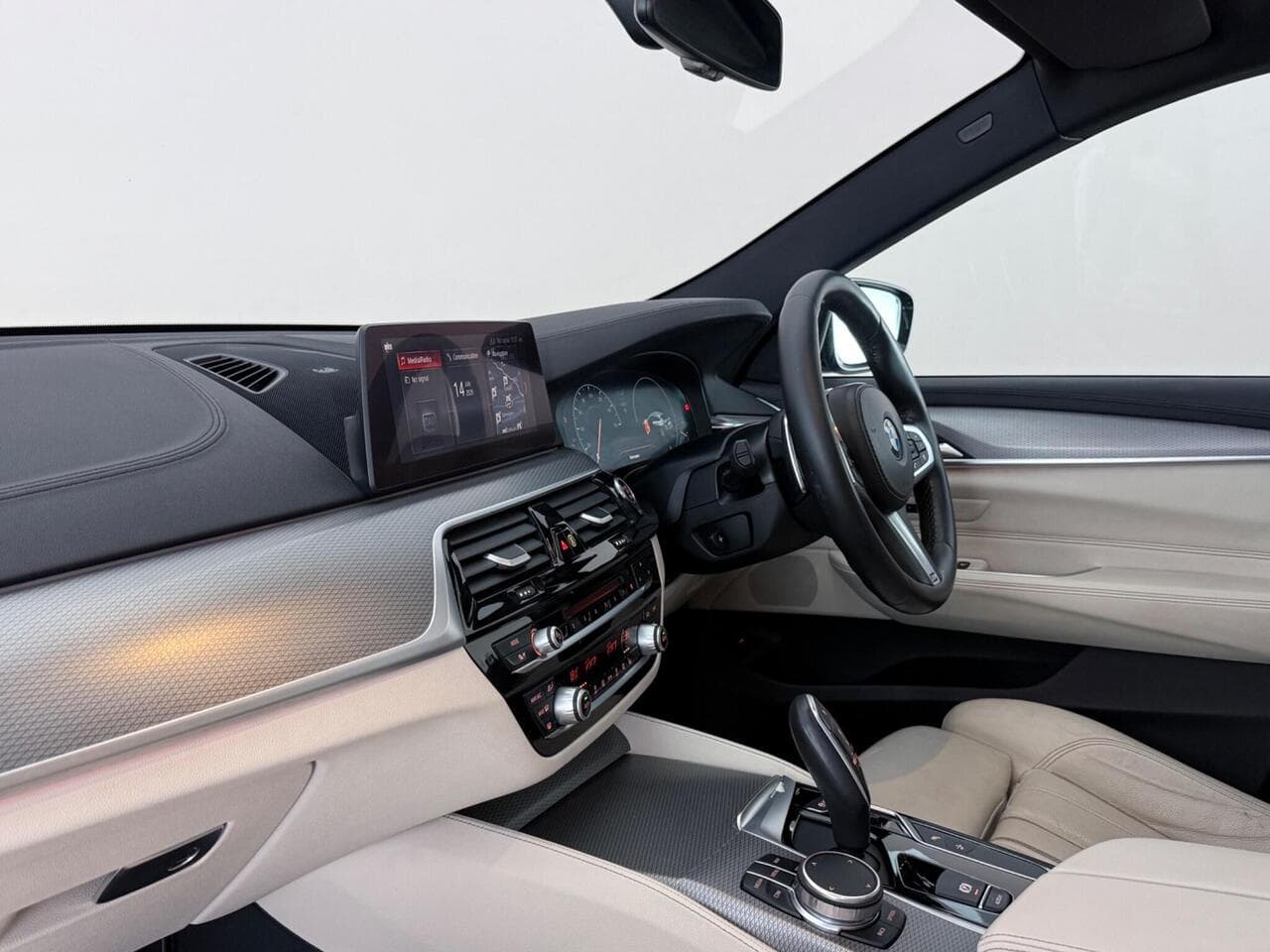 BMW 6 Series Gran Turismo thumbnail Interior Front