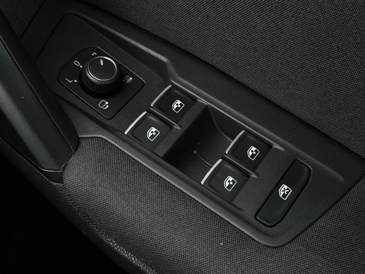 Volkswagen Tiguan thumbnail Misc Controls