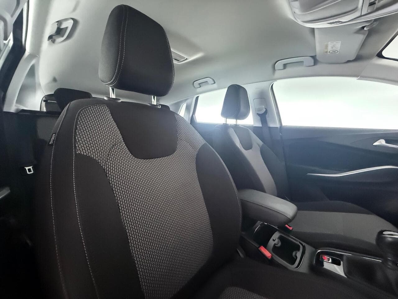 Vauxhall Grandland X thumbnail Seats Rear