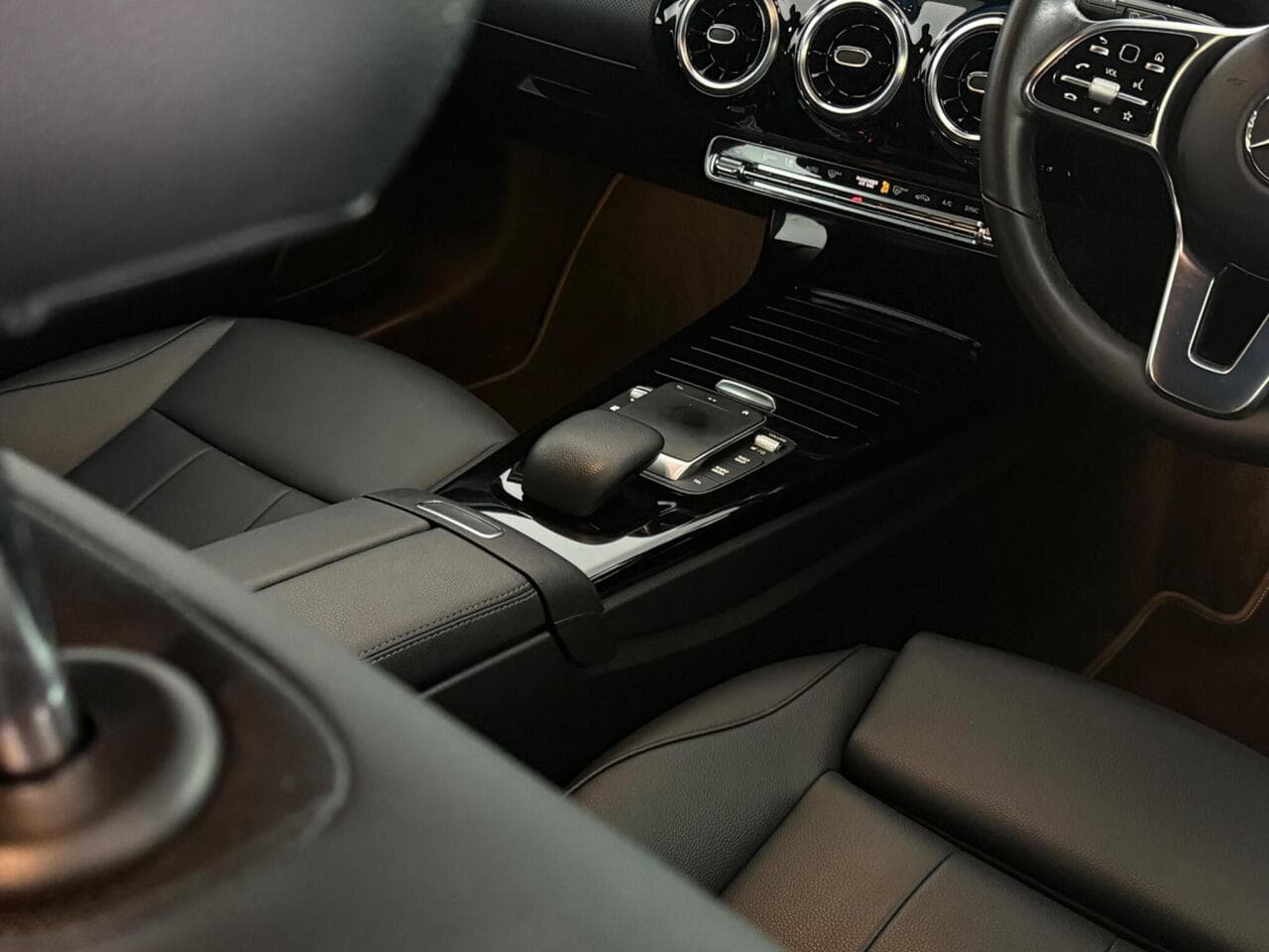Mercedes-Benz A Class thumbnail Misc Controls