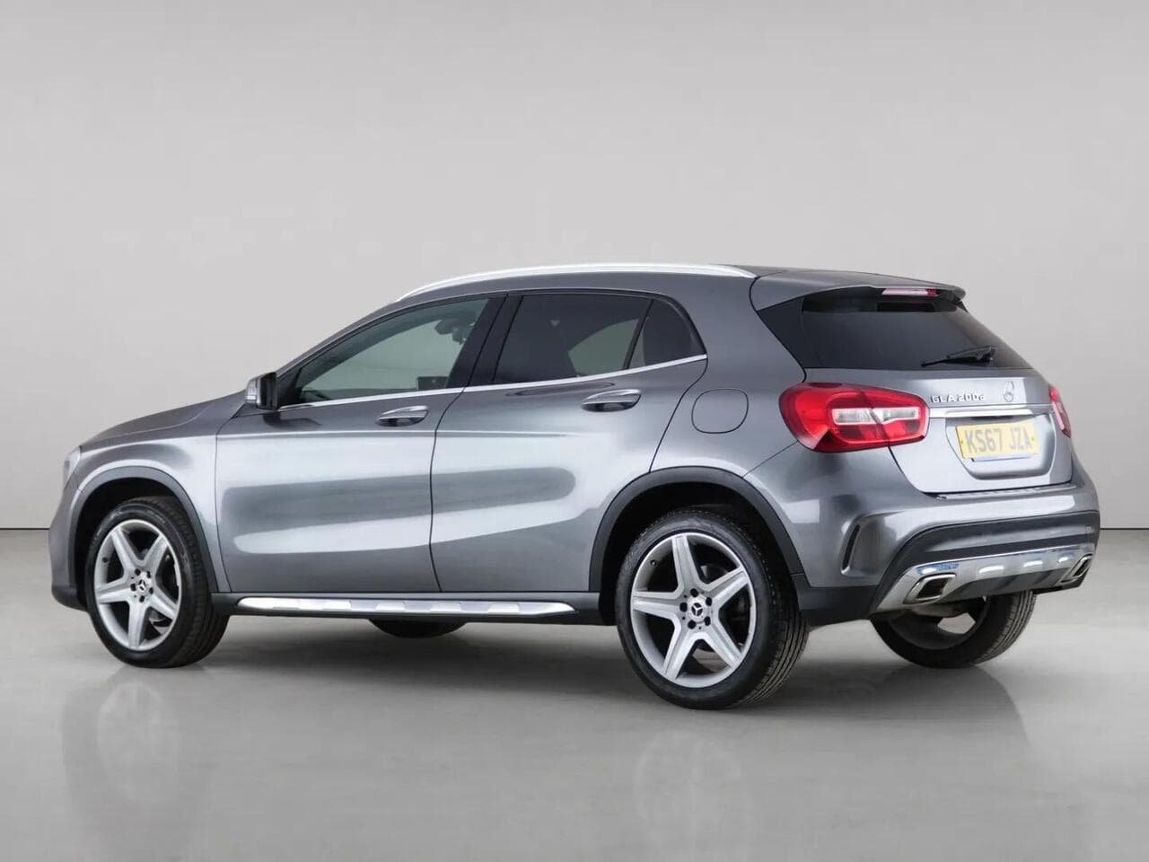 Mercedes-Benz GLA thumbnail Side Left
