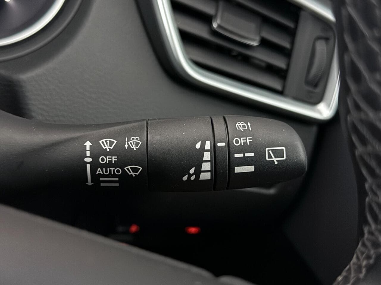 Nissan Qashqai thumbnail Misc Controls