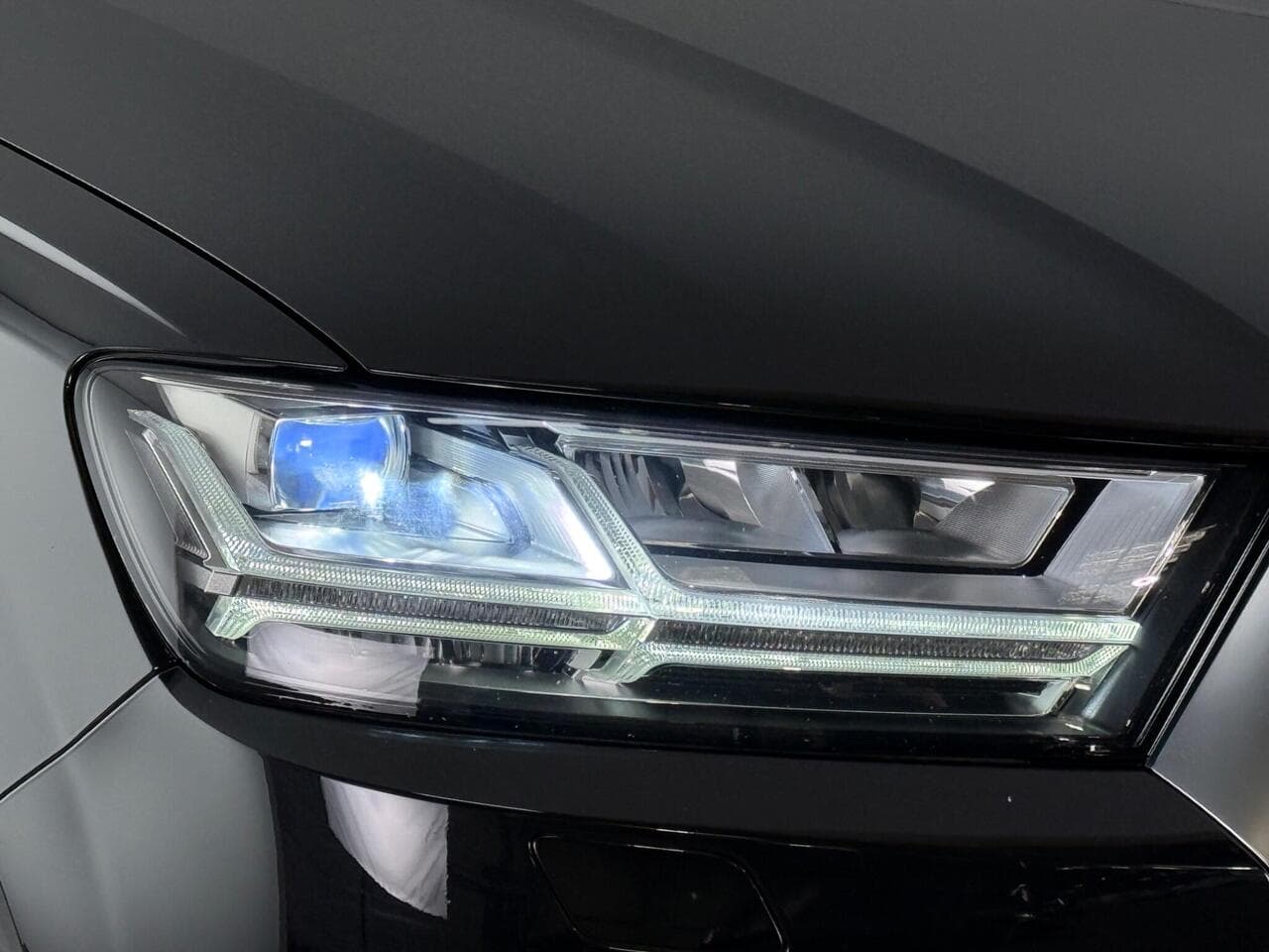 Audi Q7 thumbnail Lights Front